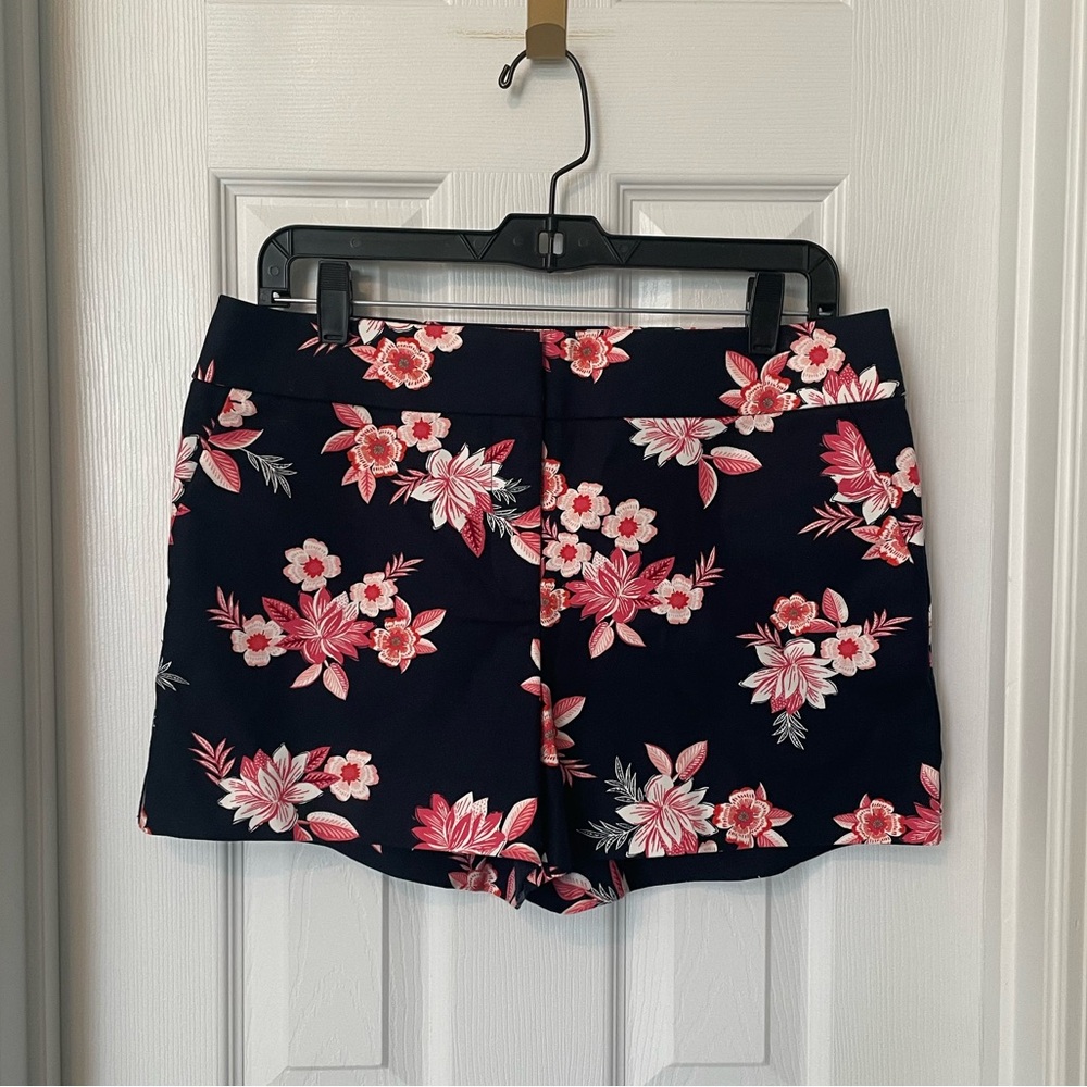 Loft The Riviera shorts in navy blue with a pink and white floral pattern